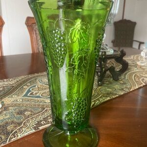 VTG Indiana Glass Harvest Grape emerald green 9.75” vase EUC